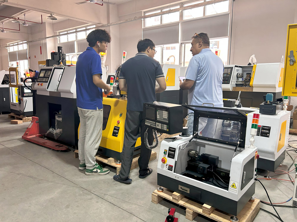 育菁装备桌面级数控机床产车间