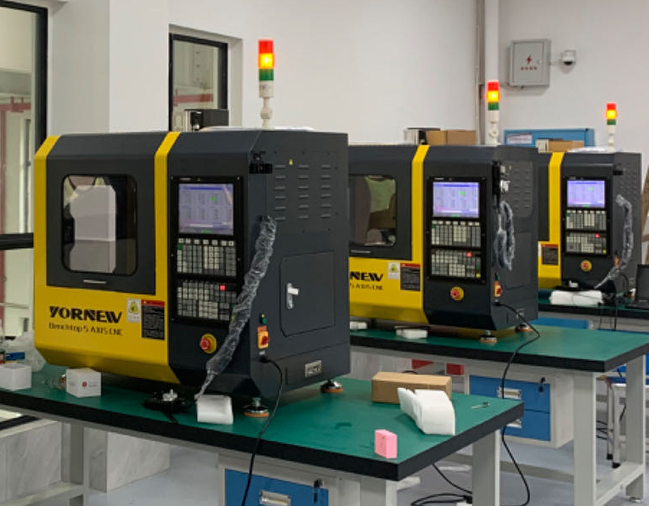 桌面式紧凑型五轴加工中心